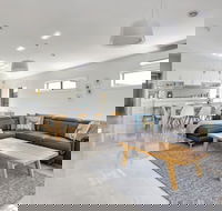 Diamond Bay Beach House - Accommodation Guide