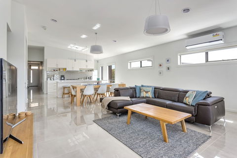 Diamond Bay Beach House - Accommodation Guide 1