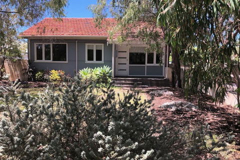 Barefoot Beach Cottage - Accommodation Asia 3