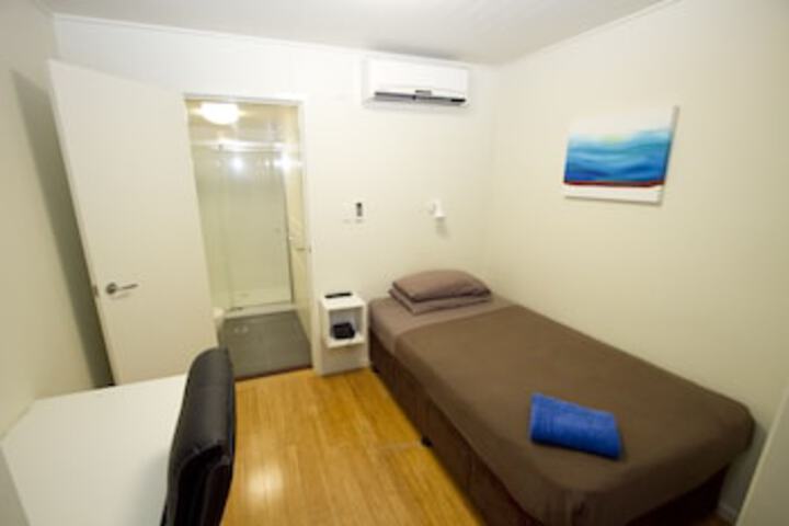 Alligator Creek QLD Accommodation China