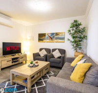 Deluxe Stays McMillan Holiday Apartments with Complimentary Parking  Netflix - Accommodation Asia