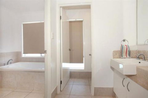 3 Bauhinia Crescent Marcoola PET FRIENDLY LINEN SUPPLIED 500 BOND - Accommodation Asia 6