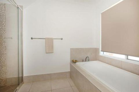 3 Bauhinia Crescent Marcoola PET FRIENDLY LINEN SUPPLIED 500 BOND - Accommodation Asia 2