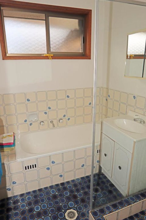 Paradise On The Water - Accommodation Guide 1