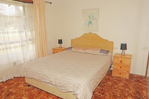 Paradise On The Water - Accommodation Guide 3