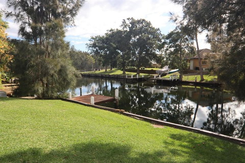 Paradise On The Water - Accommodation Guide 4