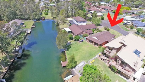 Paradise On The Water - Accommodation Guide 5