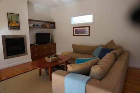 Cooinda - Accommodation Asia 7