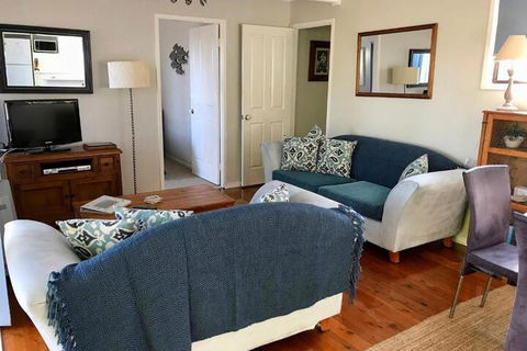 Lakeview Cottage - Accommodation Asia 7