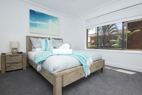 Sand Dunes - Accommodation Guide 2