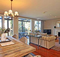 Villa Beaujolais Located Within Cypress Lakes - Accommodation Asia