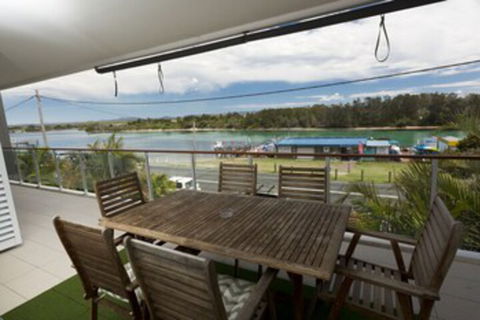 Waterline 202 - Accommodation Guide 0