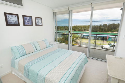 Waterline 202 - Accommodation Guide 5