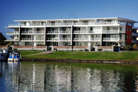 Waterline 202 - Accommodation Guide 1