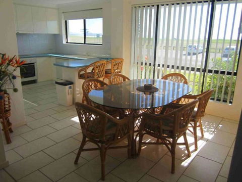 Hi Surf Unit 2 92 Head Street Forster - Accommodation Asia 3