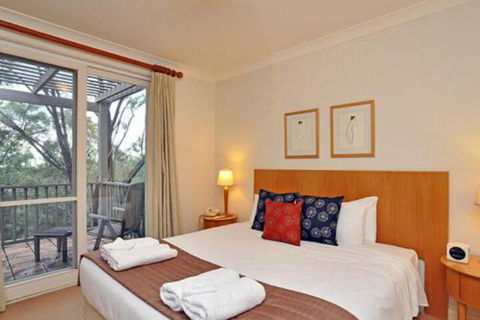 Villa Merlot Located Within Cypress Lakes - Accommodation Asia 0