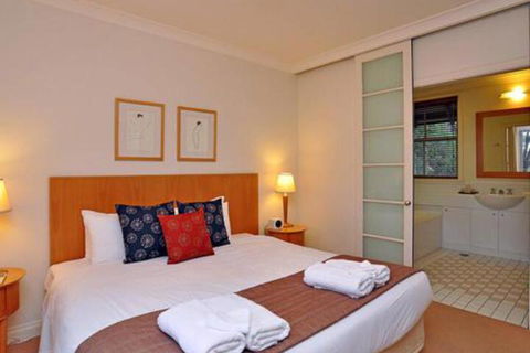 Villa Merlot Located Within Cypress Lakes - Accommodation Asia 6