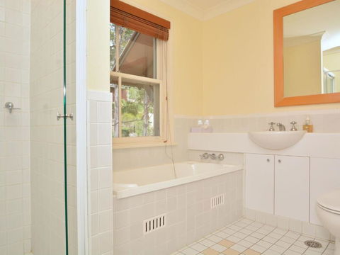 Villa Executive 2br Barbera Resort Condo Located Within Cypress Lakes Resort (nothing Is More Central) - Accommodation Asia 1