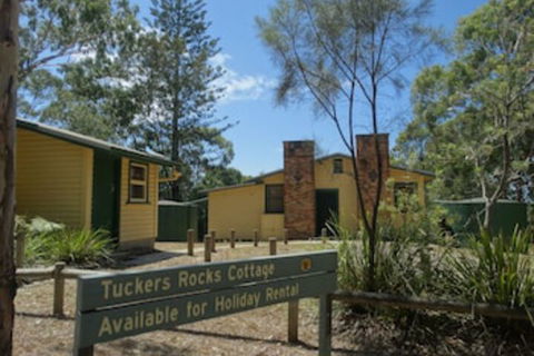 Tuckers Rocks Cottage - Accommodation Asia 0