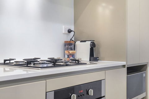 Charming & Spacious Living In A Serene Location - Accommodation Guide 3