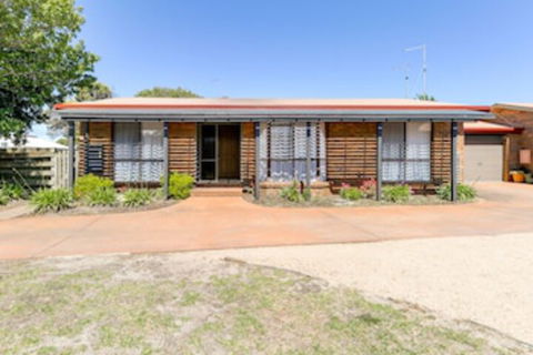 Lowes On The Lakes - Accommodation Asia 0