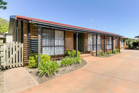 Lowes On The Lakes - Accommodation Asia 1