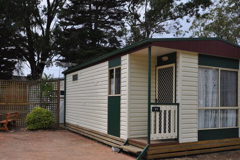 Dylene Caravan Park - 2 Br Family Cabin With Air - Accommodation Guide 1