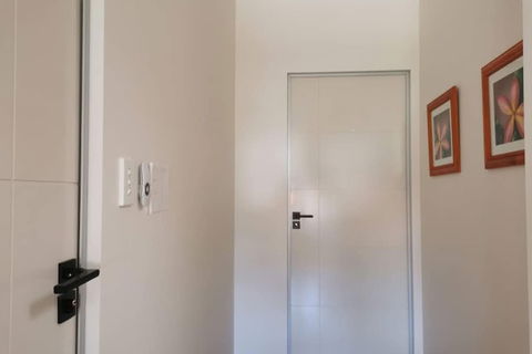 Serviced Waterfront Whole Villa - Accommodation Asia 3