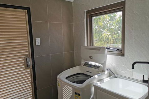 Serviced Waterfront Whole Villa - Accommodation Asia 7