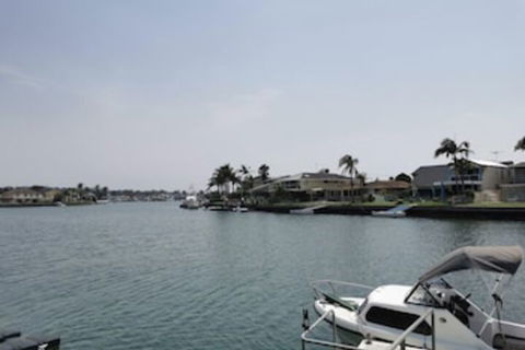 Serviced Waterfront Whole Villa - Accommodation Asia 0