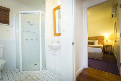 Villa Grenache - Accommodation Guide 1