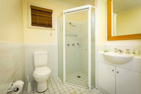 Villa Grenache - Accommodation Guide 3