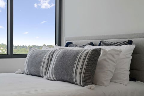New Contemporary Apartment Near Macquarie Centre - Accommodation Asia 1