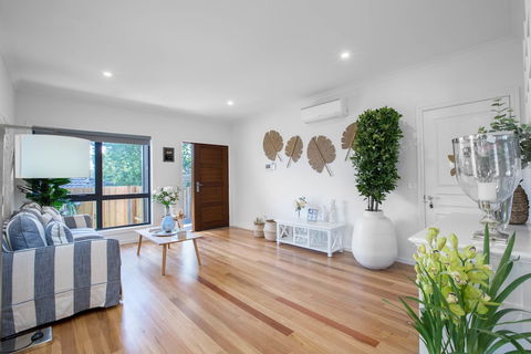 AUJOY 3 Bed Townhouse Burwood 1 - Accommodation Asia 0