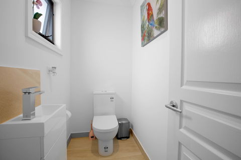 AUJOY 3 Bed Townhouse Burwood 1 - Accommodation Asia 4