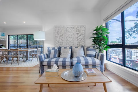 AUJOY 3 Bed Townhouse Burwood 1 - Accommodation Asia 5