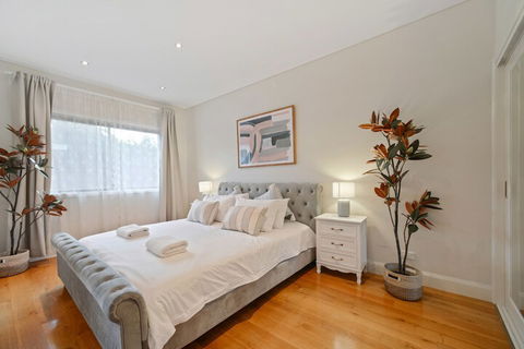 Tranquil & Spacious Home Near Shopping Mall - Accommodation Guide 4