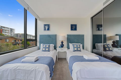 New Luxury Apartment Walking To Shops & Cinema - Accommodation Guide 0