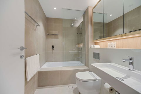New Luxury Apartment Walking To Shops & Cinema - Accommodation Guide 1