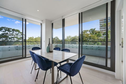 New Luxury Apartment Walking To Shops & Cinema - Accommodation Guide 2