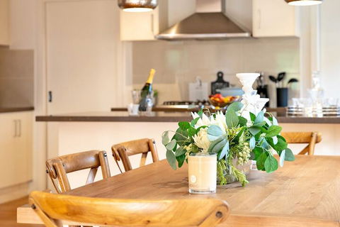 AUJOY 4 Bed Townhouse Glen Waverley - Accommodation Asia 4