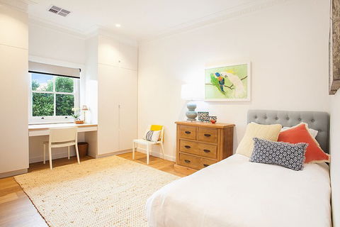 The Tarmons - Accommodation Guide 3