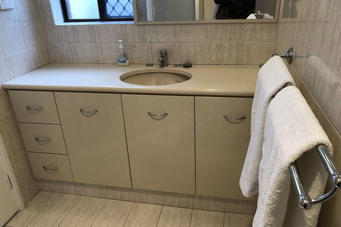 Riverton Lodge - Walk To Shopping Centre - Accommodation Asia 4