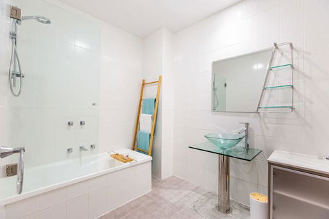 Hotham, 2BDR North Melbourne Apartment - Accommodation Asia 7