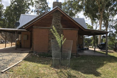 Mud Brick Cottage Cobungra - Accommodation Guide 3