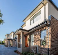 AUJOY 4 Bed Townhouse Burwood 2 - Accommodation Guide