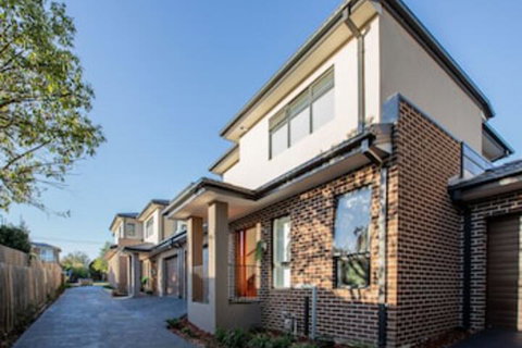AUJOY 4 Bed Townhouse Burwood 2 - Accommodation Guide 0