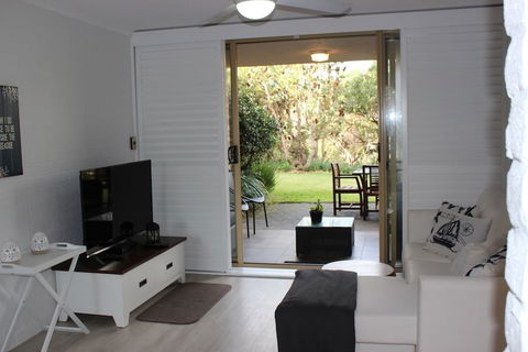 Oceanside - Accommodation Asia 4
