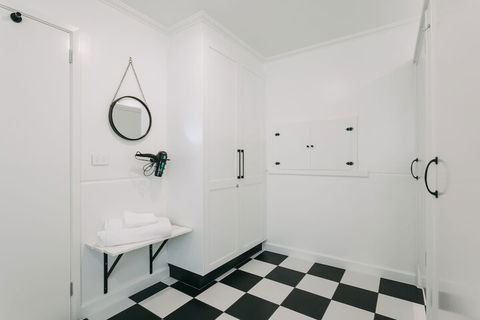 Deco Beach Luxury Apartments - Accommodation Asia 4