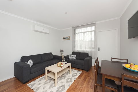 125 Milton - Accommodation Asia 6